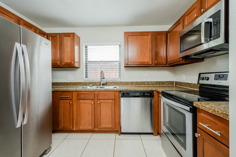2,365/Mo, 1125 Covington St Oviedo, FL 32765 Kitchen View