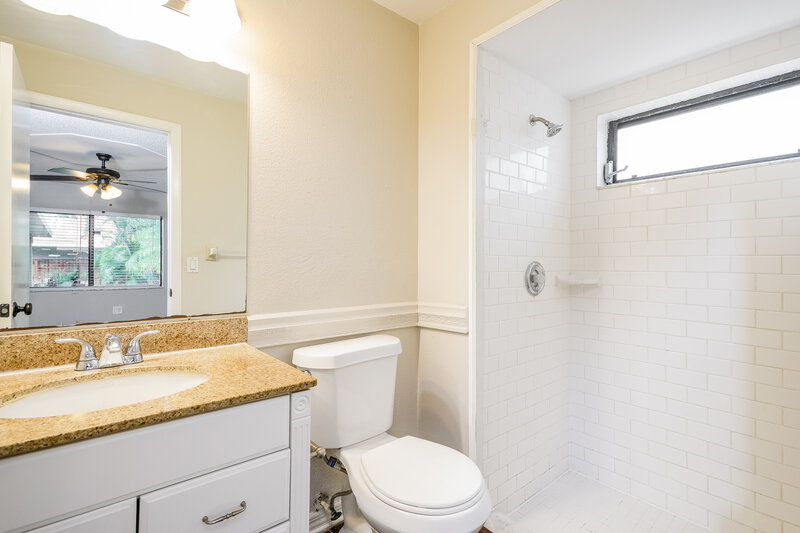 2,365/Mo, 1125 Covington St Oviedo, FL 32765 Main Bathroom View