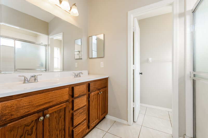 1,920/Mo, 2206 Wyndam Way Kissimmee, FL 34743 Main Bathroom View