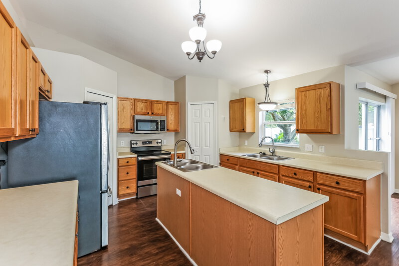 2,090/Mo, 436 Fish Hawk Dr Winter Haven, FL 33884 Kitchen View 2