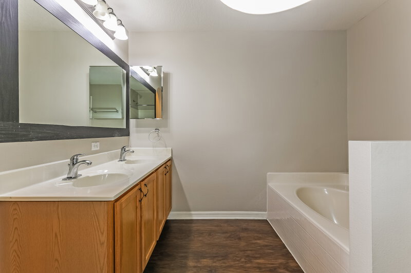 2,090/Mo, 436 Fish Hawk Dr Winter Haven, FL 33884 Main Bathroom View