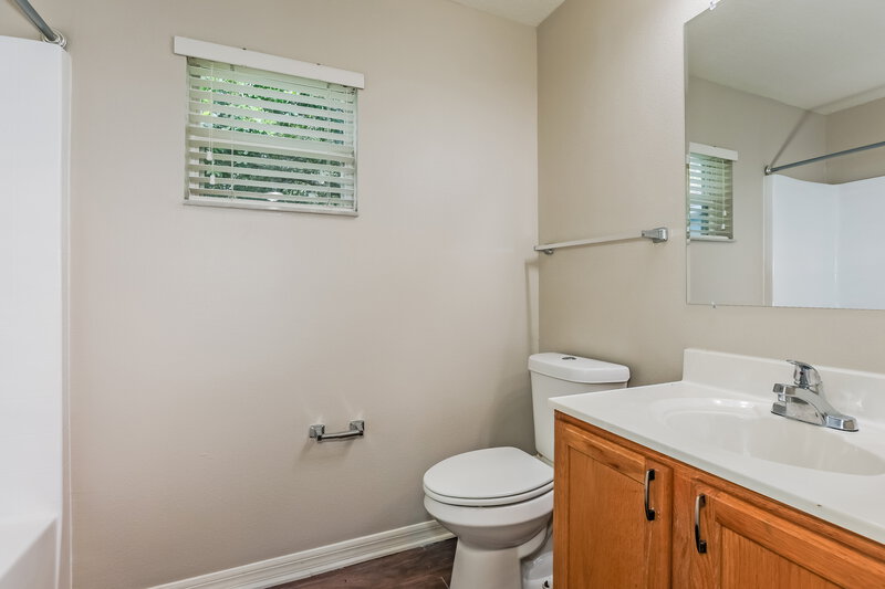 2,090/Mo, 436 Fish Hawk Dr Winter Haven, FL 33884 Bathroom View