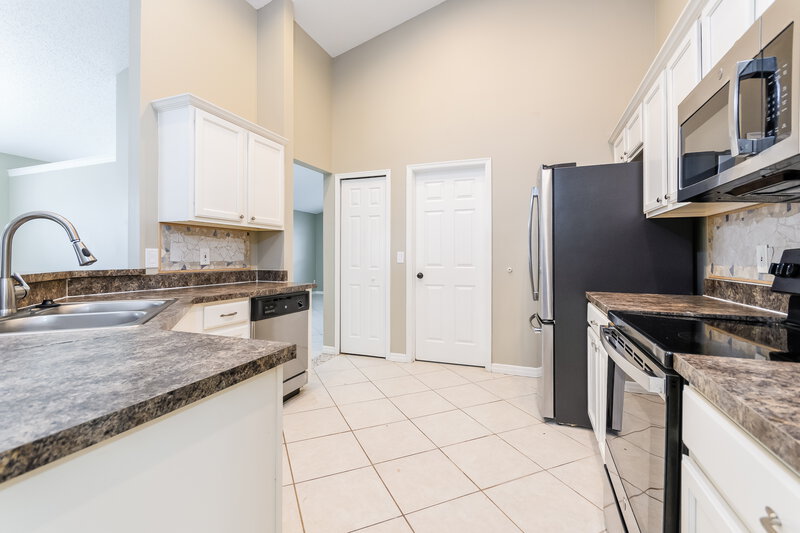 2,350/Mo, 1824 Palmetto Pine Ln Orlando, FL 32826 Kitchen View
