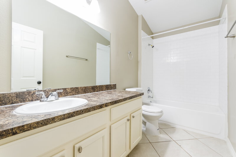2,350/Mo, 1824 Palmetto Pine Ln Orlando, FL 32826 Bathroom View
