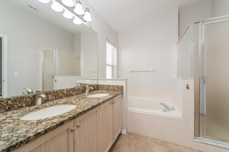 2,395/Mo, 4307 Bayside Dr Kissimmee, FL 34746 Main Bathroom View