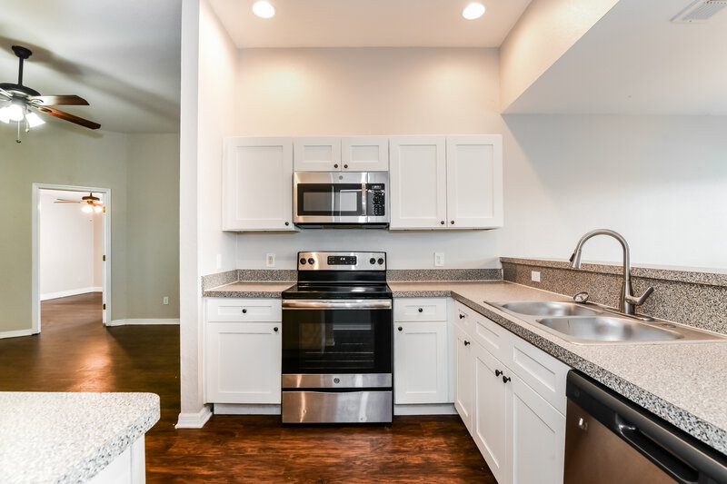 1,720/Mo, 205 Madalyn Ct Auburndale, FL 33823 Kitchen View