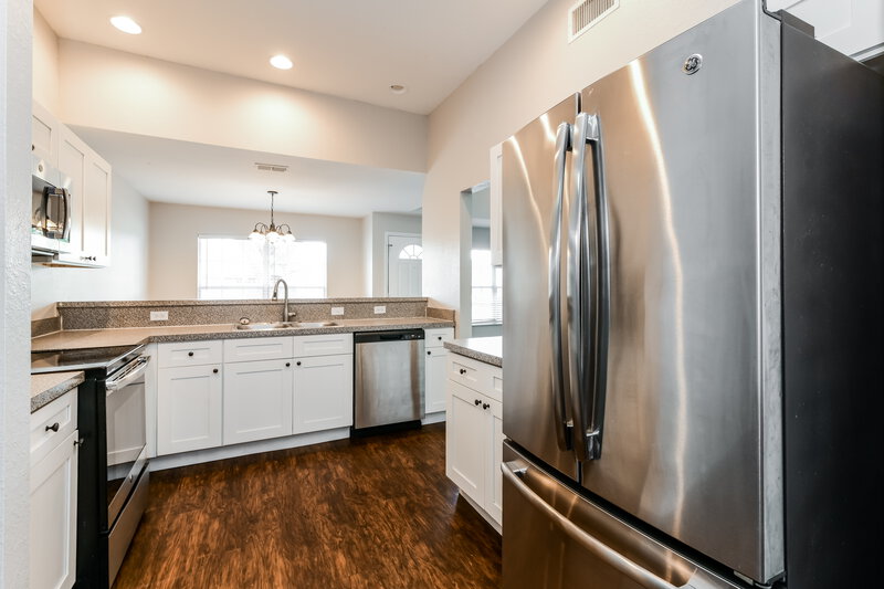 1,720/Mo, 205 Madalyn Ct Auburndale, FL 33823 Kitchen View 2