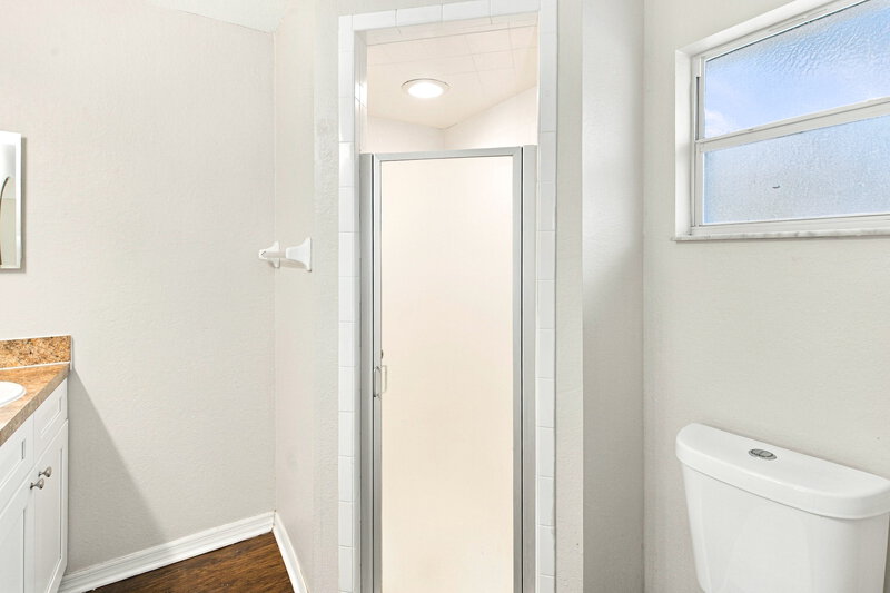 1,885/Mo, 205 Madalyn Ct Auburndale, FL 33823 Primary Bathroom View 2