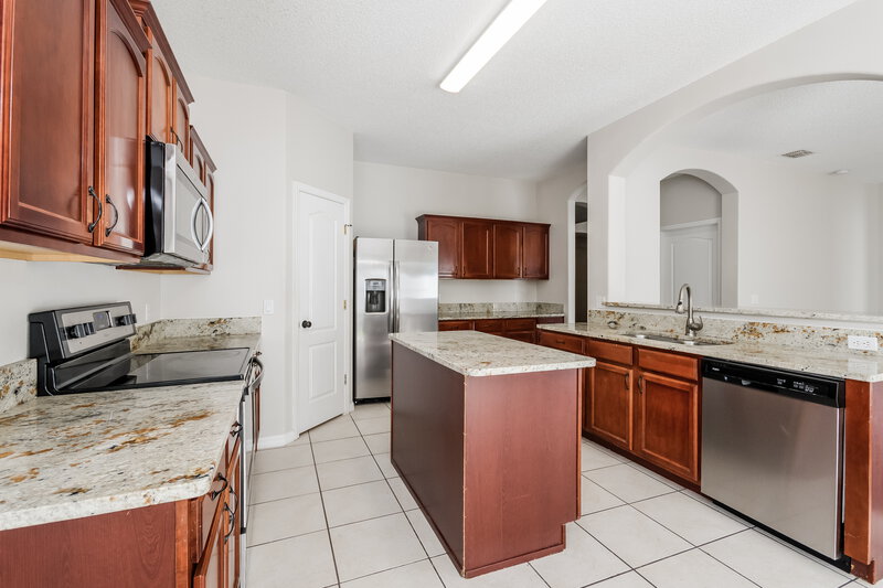 2,165/Mo, 2091 The Oaks Blvd Kissimmee, FL 34746 Kitchen View 2
