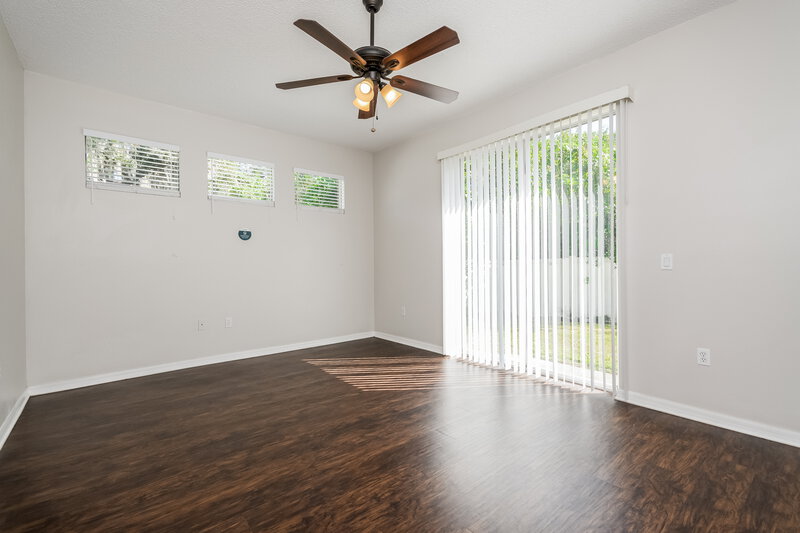 2,165/Mo, 2091 The Oaks Blvd Kissimmee, FL 34746 Main Bedroom View