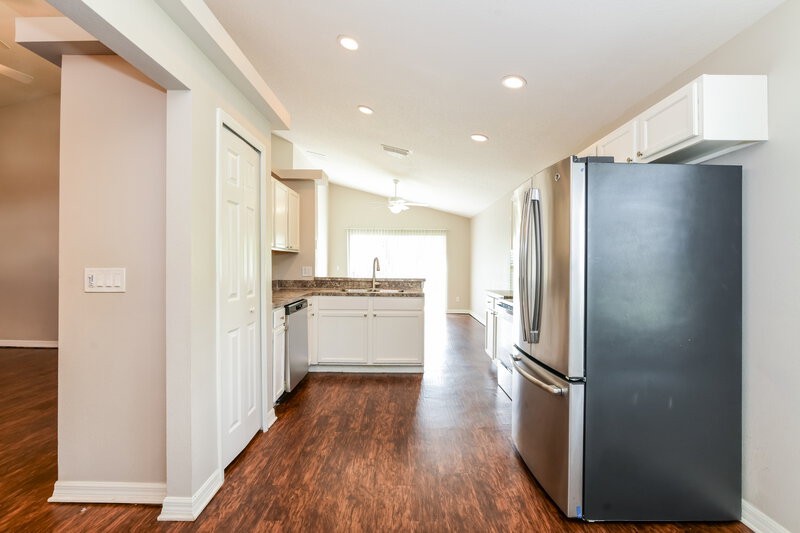 2,170/Mo, 2763 Eagle Ridge Loop Kissimmee, FL 34746 Kitchen View