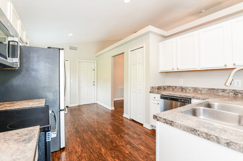 2,170/Mo, 2763 Eagle Ridge Loop Kissimmee, FL 34746 Kitchen View 2
