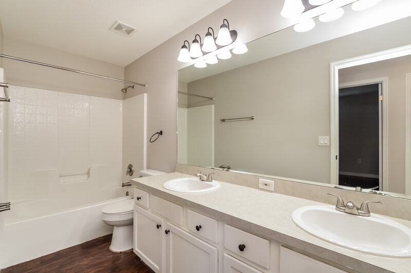 2,565/Mo, 2415 Pine Chase Circle Saint Cloud, FL 34769 Bathroom View