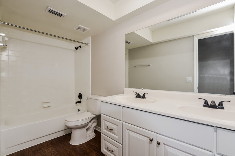 2,445/Mo, 818 Big Buck Cir Winter Springs, FL 32708 Bathroom View