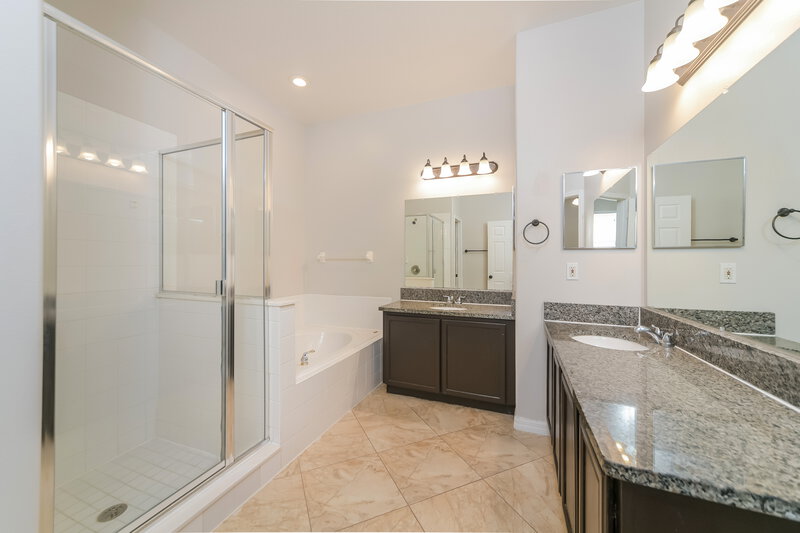 2,455/Mo, 14677 Kristenright Ln Orlando, FL 32826 Main Bathroom View