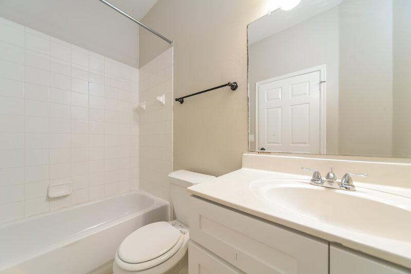 2,455/Mo, 14677 Kristenright Ln Orlando, FL 32826 Bathroom View