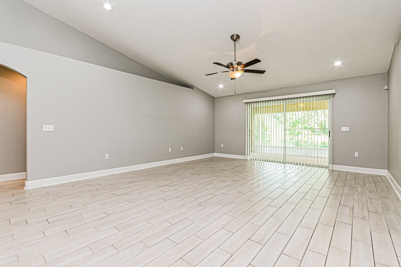 1,850/Mo, 827 Auburn Preserve Blvd Auburndale, FL 33823 Living Room View 2