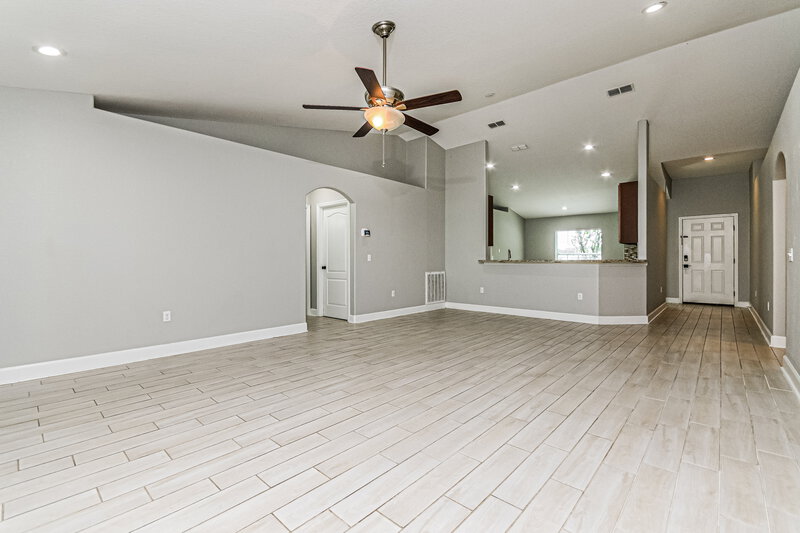 1,850/Mo, 827 Auburn Preserve Blvd Auburndale, FL 33823 Living Room View 4