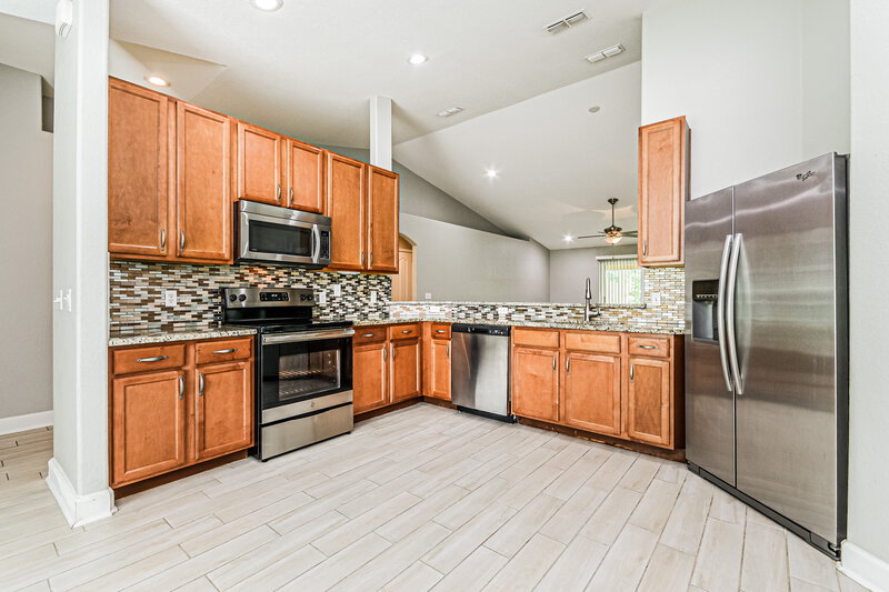 1,850/Mo, 827 Auburn Preserve Blvd Auburndale, FL 33823 Kitchen View