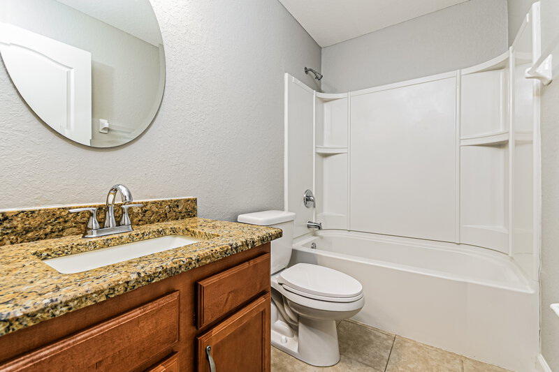 1,850/Mo, 827 Auburn Preserve Blvd Auburndale, FL 33823 Bathroom View