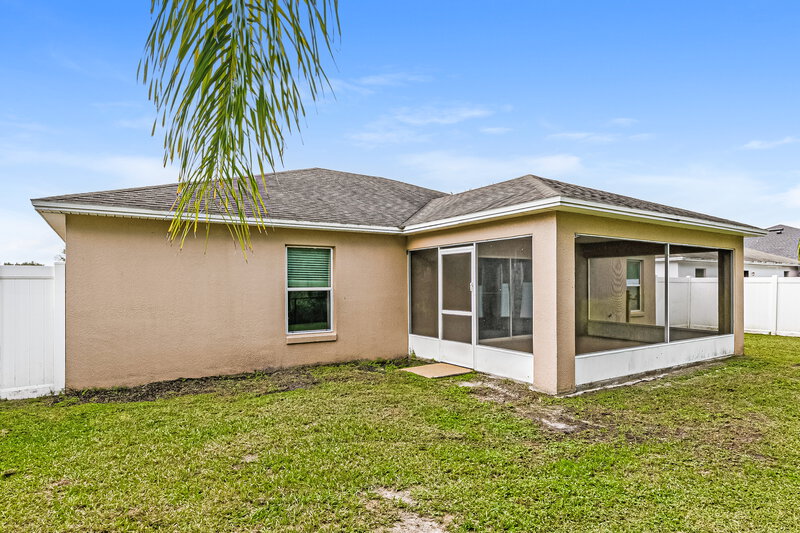 1,850/Mo, 827 Auburn Preserve Blvd Auburndale, FL 33823 Rear View