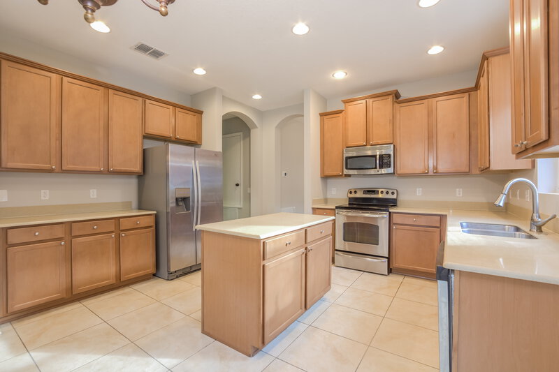 2,570/Mo, 15128 Stonebriar Way Orlando, FL 32826 Kitchen View