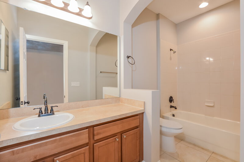 2,570/Mo, 15128 Stonebriar Way Orlando, FL 32826 Bathroom View