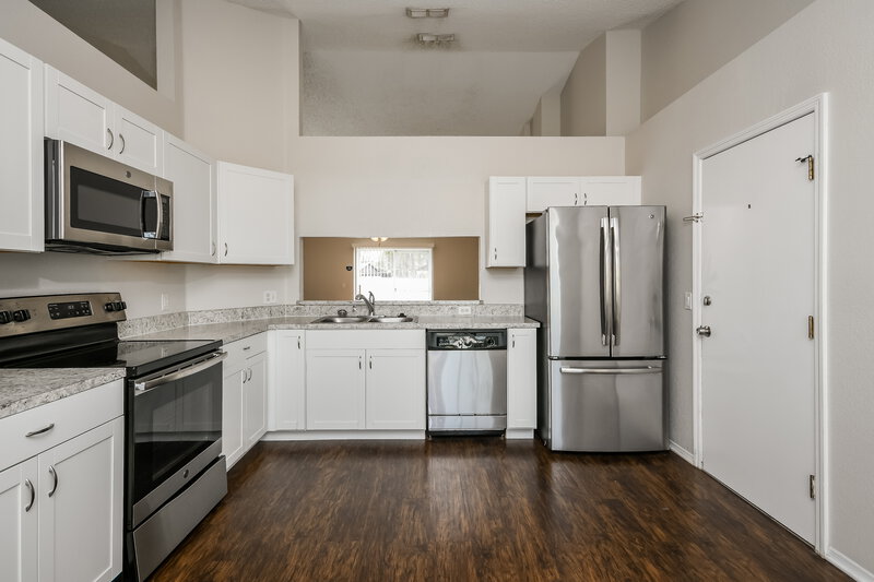 1,960/Mo, 195 Lake Thomas Dr Winter Haven, FL 33880 Kitchen View