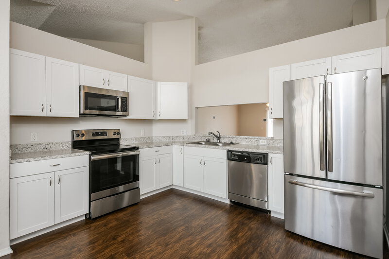 1,960/Mo, 195 Lake Thomas Dr Winter Haven, FL 33880 Kitchen View 2