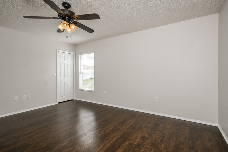 1,960/Mo, 195 Lake Thomas Dr Winter Haven, FL 33880 Main Bedroom View