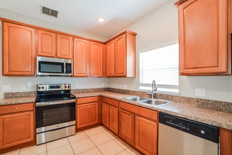 2,435/Mo, 2146 Victoria Falls Dr Orlando, FL 32824 Kitchen View 2