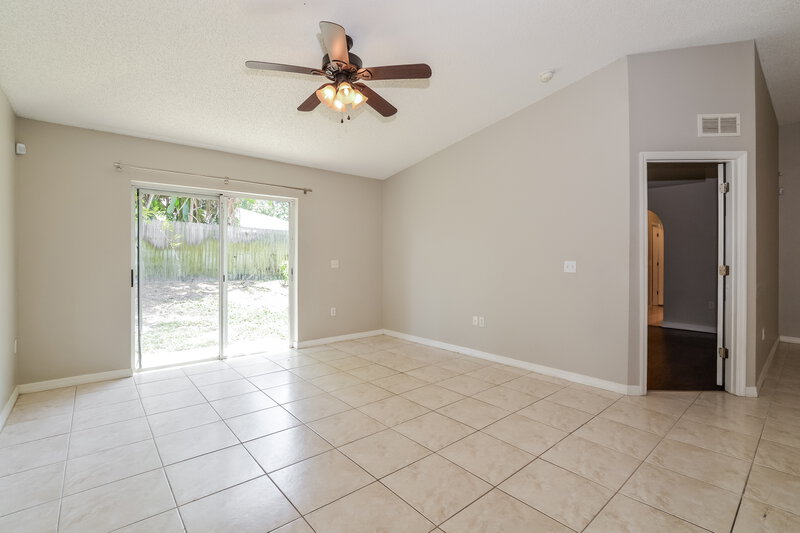 2,060/Mo, 544 Birch Ct Apopka, FL 32712 Living Room View