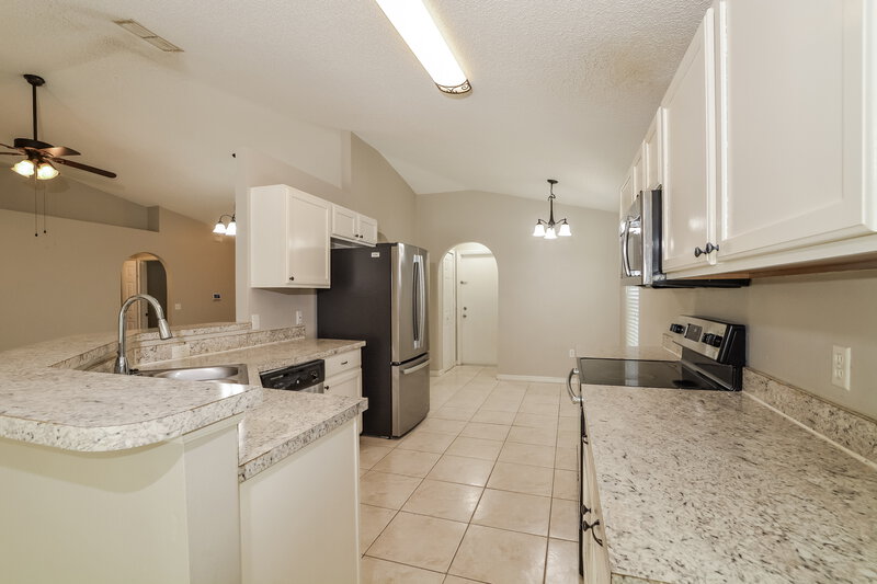 2,060/Mo, 544 Birch Ct Apopka, FL 32712 Kitchen View