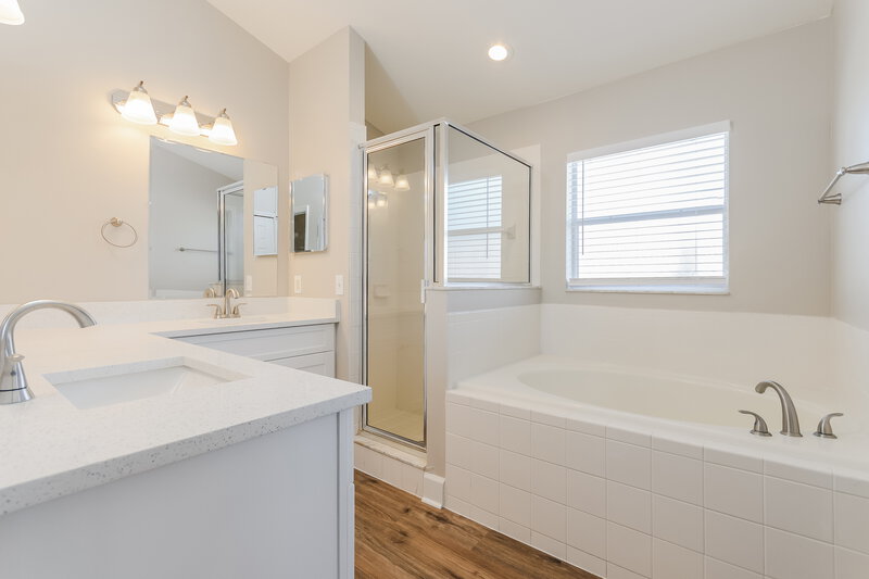 2,250/Mo, 3049 Rob Way Kissimmee, FL 34743 Main Bathroom View