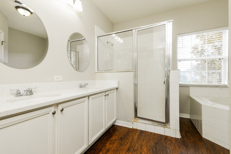 1,655/Mo, 536 Bromley Ct Kissimmee, FL 34758 Main Bathroom View