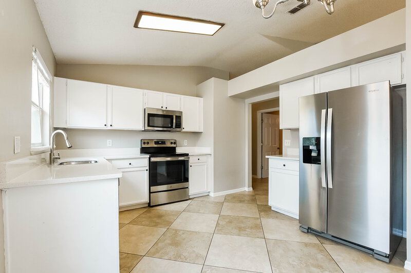 2,420/Mo, 17510 Silver Creek Ct Clermont, FL 34714 Kitchen View