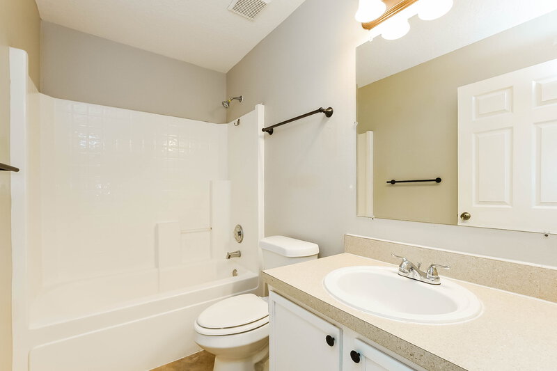 2,420/Mo, 17510 Silver Creek Ct Clermont, FL 34714 Bathroom View