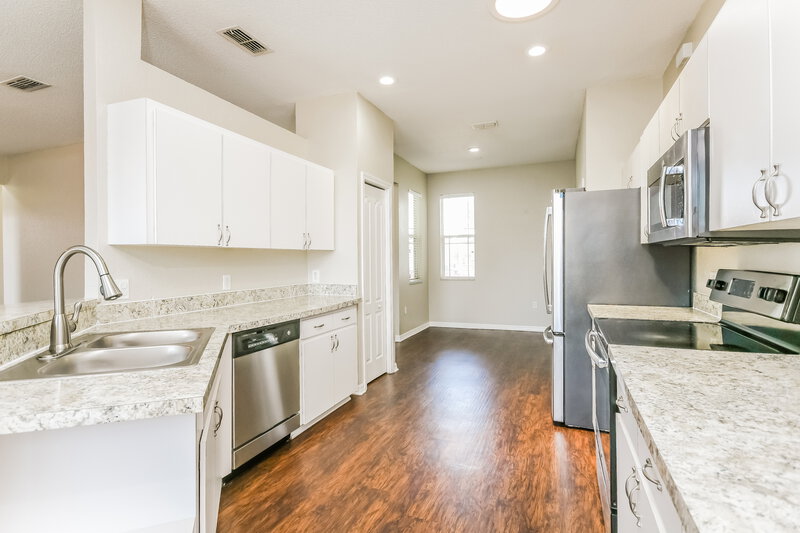 3,660/Mo, 6033 Live Oak Dr Winter Haven, FL 33880 Kitchen View