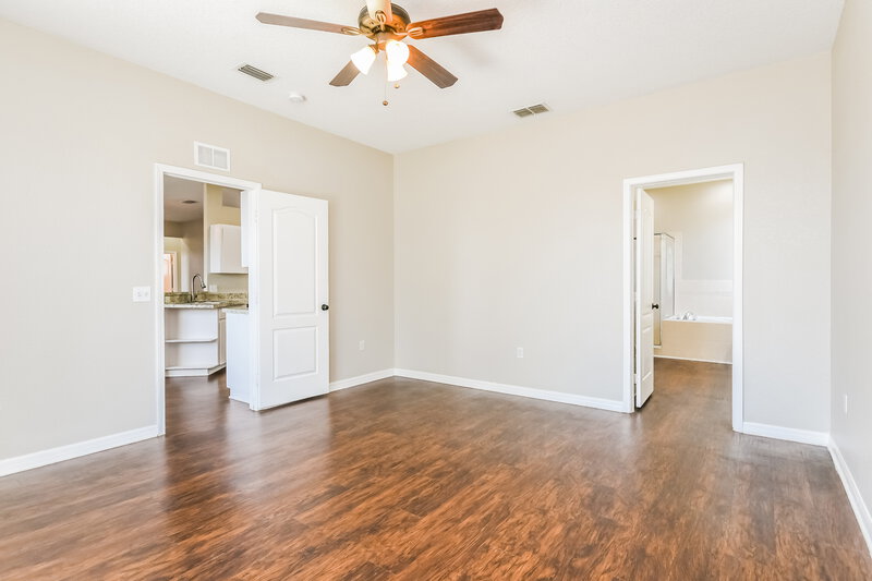 3,660/Mo, 6033 Live Oak Dr Winter Haven, FL 33880 Main Bedroom View