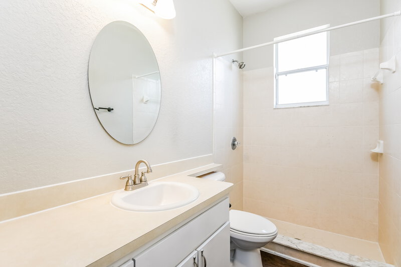 3,660/Mo, 6033 Live Oak Dr Winter Haven, FL 33880 Bathroom View
