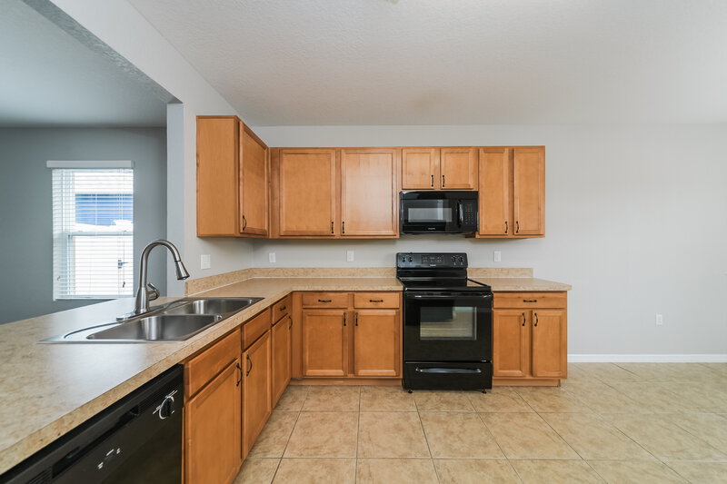 1,895/Mo, 1744 Wallace Manor Loop Winter Haven, FL 33880 Kitchen View