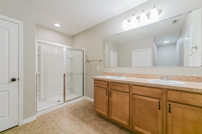 1,895/Mo, 1744 Wallace Manor Loop Winter Haven, FL 33880 Main Bathroom View
