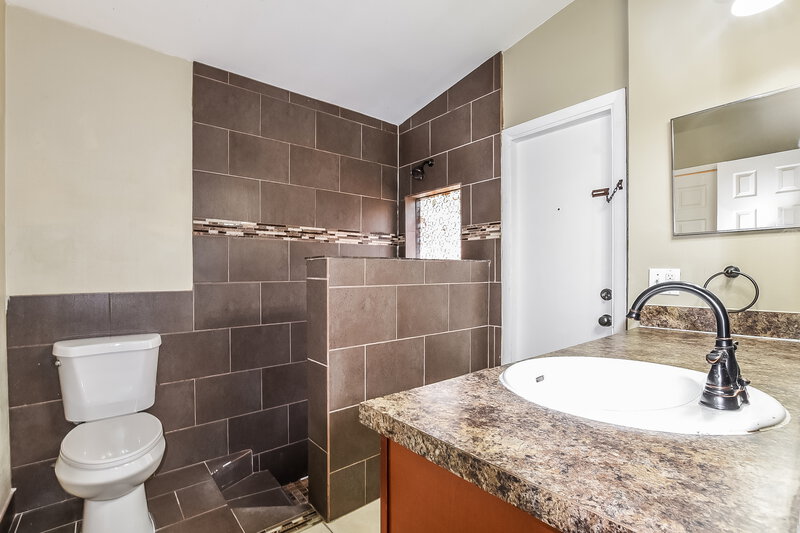 0/Mo, 1345 Bridlebrook Drive Casselberry, FL 32707 Main Bathroom View