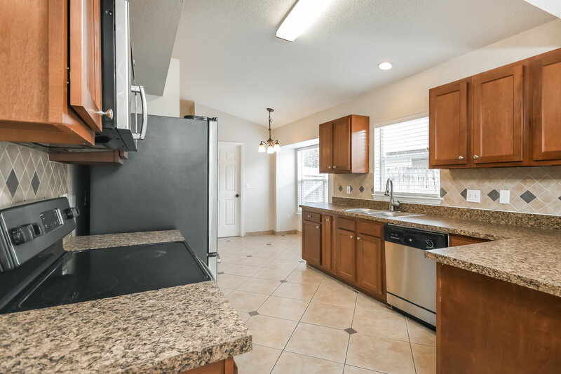 2,400/Mo, 10832 Rushwood Way Clermont, FL 34714 Kitchen View