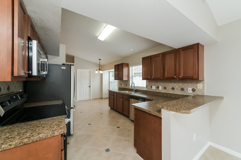 2,170/Mo, 10832 Rushwood Way Clermont, FL 34714 Kitchen View