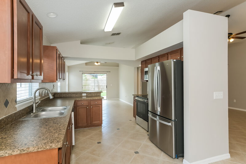 2,170/Mo, 10832 Rushwood Way Clermont, FL 34714 Kitchen View 2