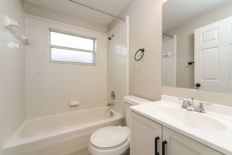 2,170/Mo, 10832 Rushwood Way Clermont, FL 34714 Bathroom View
