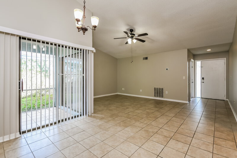 2,140/Mo, 11389 Darlington Dr Orlando, FL 32837 Dining Room View 2