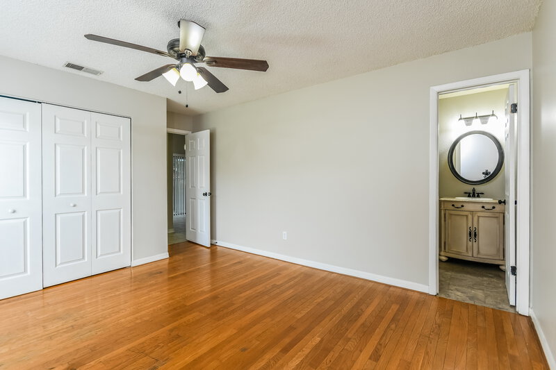 2,140/Mo, 11389 Darlington Dr Orlando, FL 32837 Main Bedroom View 2