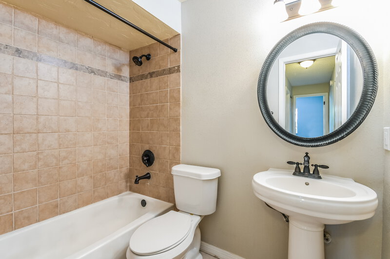 2,140/Mo, 11389 Darlington Dr Orlando, FL 32837 Bathroom View